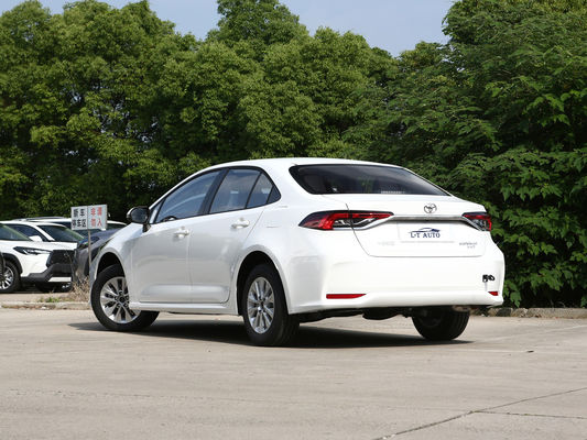 Veículo elétrico híbrido acessível e Toyota Corolla