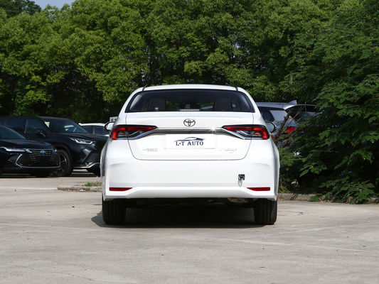 Veículo elétrico híbrido acessível e Toyota Corolla