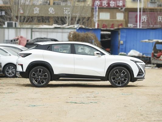 Velocidade máxima de 200 Km/h O 2023 Changan UNI-T 1.5T Turbo Luxury Sedan Alimentado por gasolina