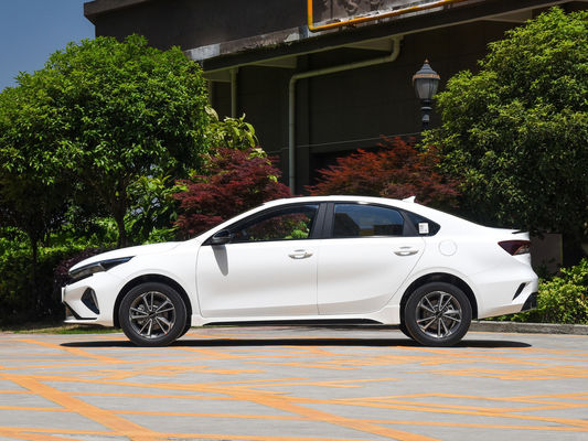 2024 Kia K3 Economy EV Car Compact Sedan Car com alcance de 410Km e velocidade máxima de 165km/h