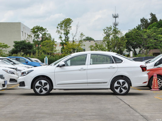 2024 Dongfeng Fengshen E70 Carro elétrico acessível com tempo de carga de 0,5 horas e 5 lugares