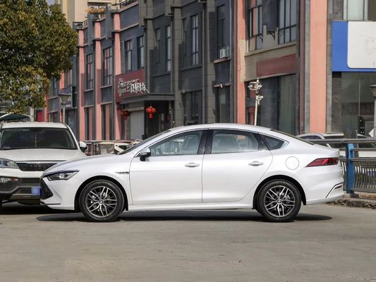 BYD QIN Plus Dm-I Made In EV Car hatchback de 5 lugares com energia 55/120km veículo híbrido