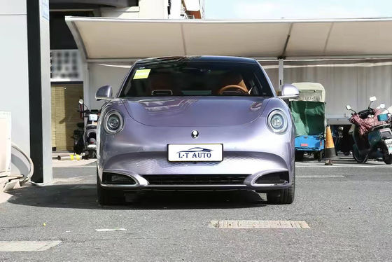 Alimentando o seu negócio ORA Lightning Cat Mini Carro Elétrico com velocidade máxima de 170 Km/h