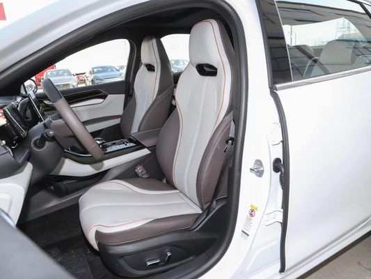 2024 BYD Qin PLUS DM-i 55KM Champion Edition Veículo elétrico a bateria em cor preta
