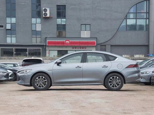 2023 BYD Tang Song Yuan 4 portas 5 lugares hatchback com bateria de lítio ferro fosfato