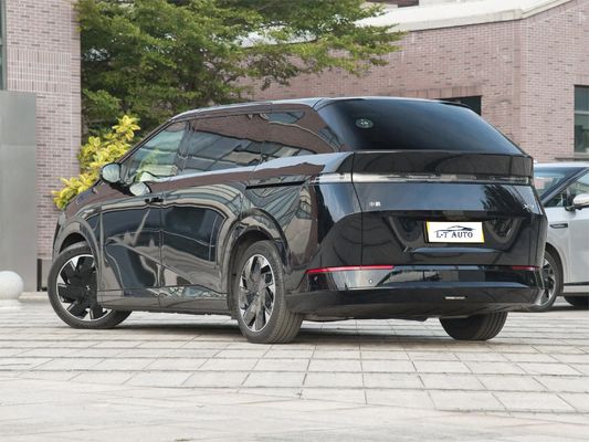 MPV de família grande Xpeng X9 Elétrico 702KM NEDC Ultra Long Range Veículo energético de 7 lugares