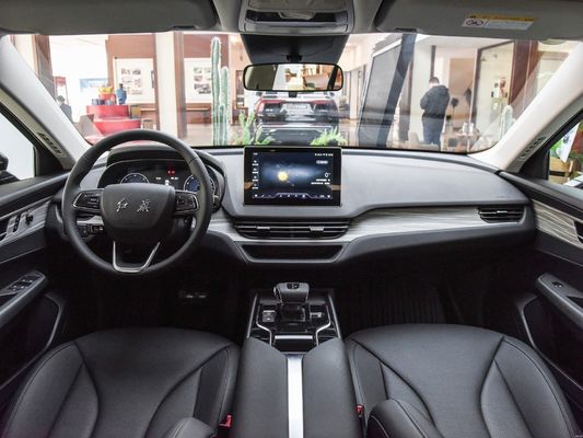 Confortável e elegante Hongqi E-Qm5 Carro elétrico puro de tamanho médio com distância entre eixos de 2990 mm