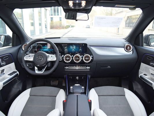 Experimente o máximo de luxo e eficiência com o carro elétrico de longo alcance BENZ EQA