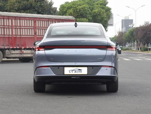 Veículos elétricos Xpeng P5 vendem diretamente carros elétricos chineses em várias cores
