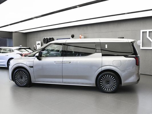 Veículo elétrico puro de médio e grande porte de 6 lugares com motor duplo e bateria em 2024