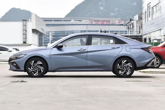 Elantra Limousine 4 portas 5 lugares com câmera traseira 360° e binário máximo Nm 100-200Nm