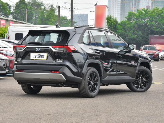 Toyota RAV4 2023 SUV de 5 portas e 5 lugares com torque máximo de 221 N-m e design elegante