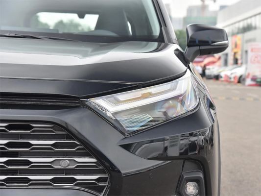 Toyota RAV4 2023 SUV de 5 portas e 5 lugares com torque máximo de 221 N-m e design elegante