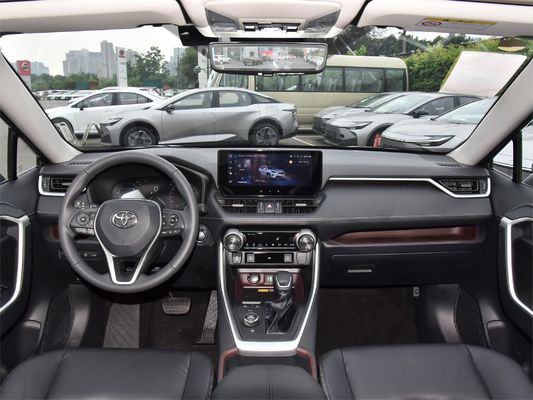 Toyota RAV4 2023 SUV de 5 portas e 5 lugares com torque máximo de 221 N-m e design elegante