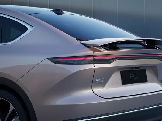 NIO EC7 Long Range EV SUV com distância entre eixos de 2960 mm e estrutura de carroceria de 5 portas e 5 lugares