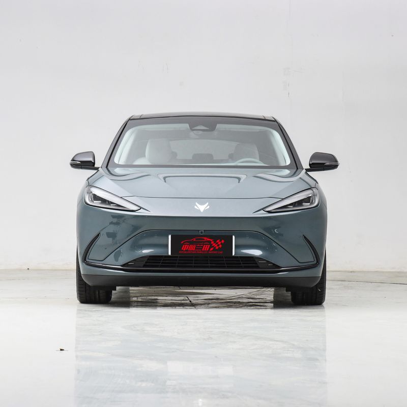 Polar Fox Alpha T ARCFOX S SUV de 5 portas e 5 lugares com 160 kW de potência máxima e 700 km de autonomia